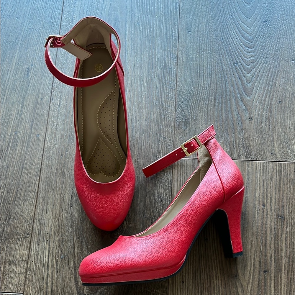 🌸Closet Clean Out🌸 Red Pumps